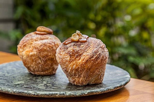 Cruffin recheado de creme: feito com a mesma massa do croissant