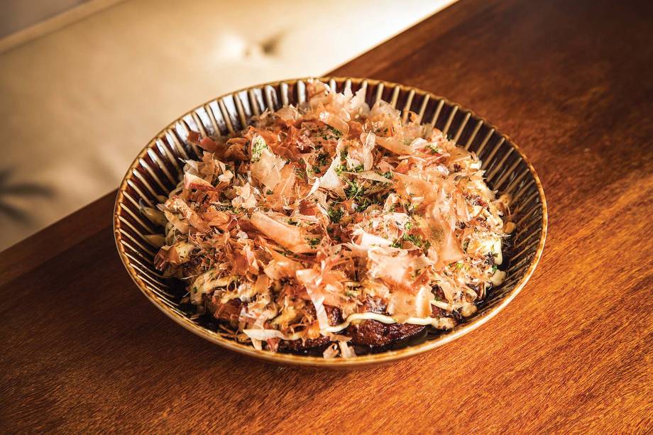 Okonomiyaki: pedida lembra uma panqueca oriental de frutos do mar