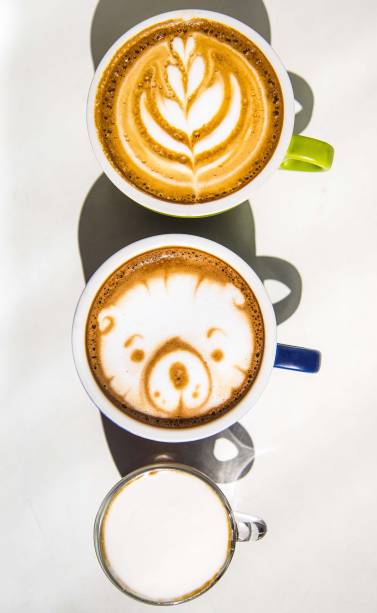 Variações com leite: cappuccino, mocha e mini coffee beer