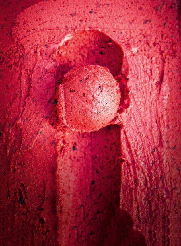 Cubas coloridas por sorvete vibrantes: como o de frutas vermelhas