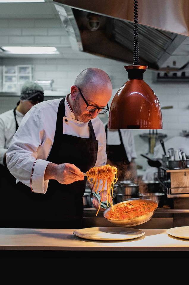 O chef Salvatore Loi: à frente da cozinha O chef Salvatore Loi: à frente da cozinha