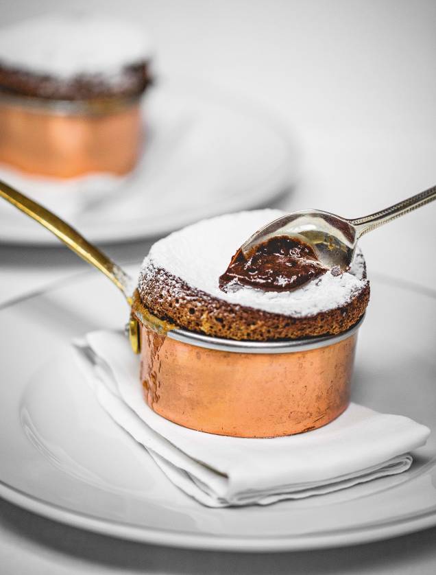 Para a sobremesa: suflê de chocolate amargo Para a sobremesa: suflê de chocolate amargo