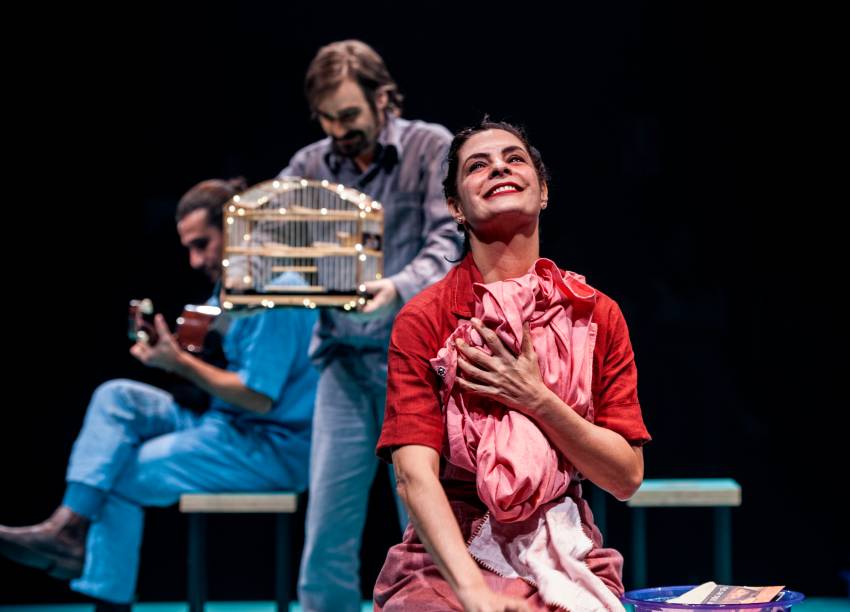 Cordel do Amor Sem Fim: Helena Ranaldi (à frente), Rogério Romera e Luciano Gatti