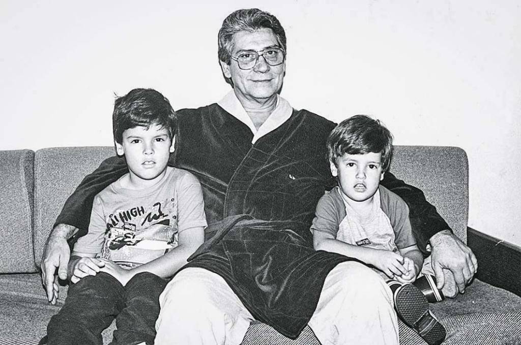 Mário Covas, ao lado dos netos