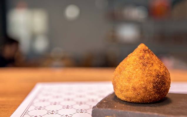 Coxinha vegana recheada de abobrinha Coxinha vegana recheada de abobrinha