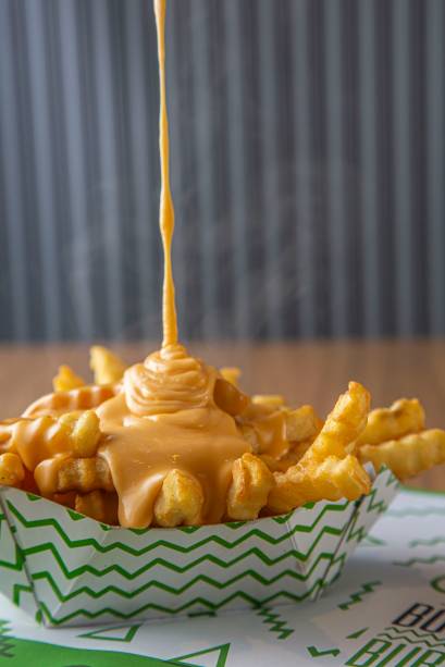 Fritas onduladas: pedida acompanha queijo americano