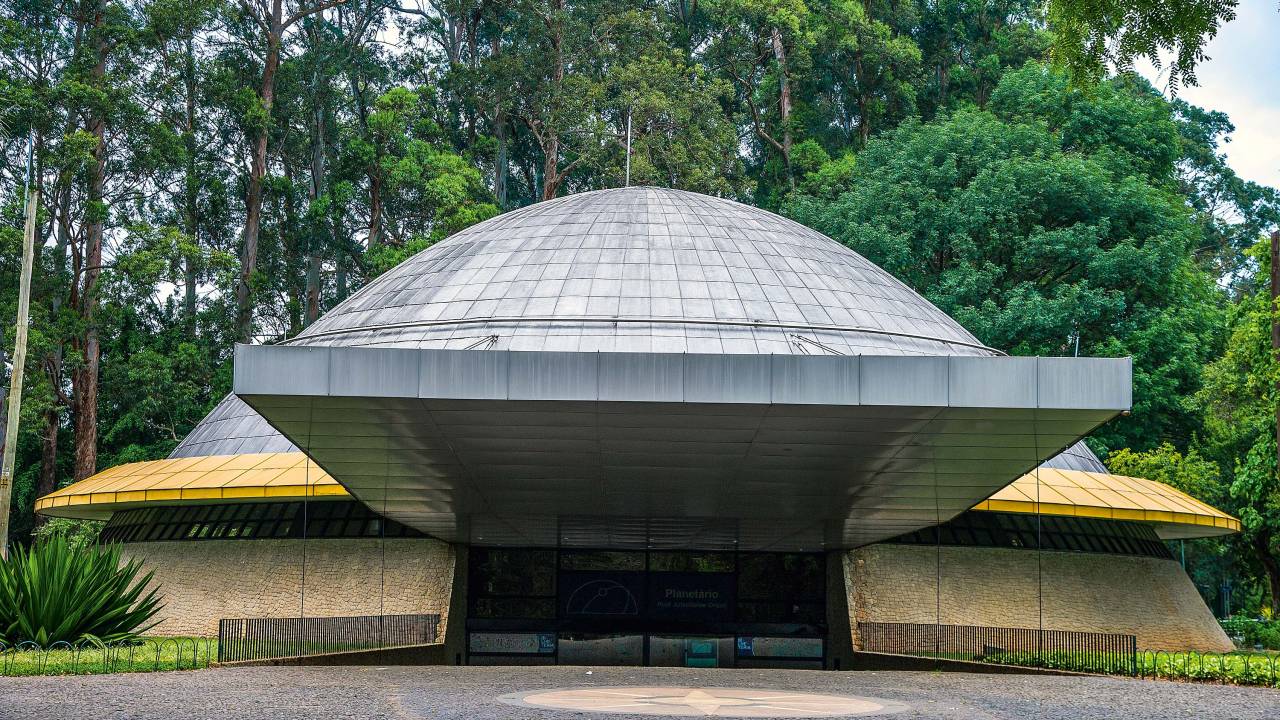 Imagem mostra fachada do Planetário do Ibirapuera