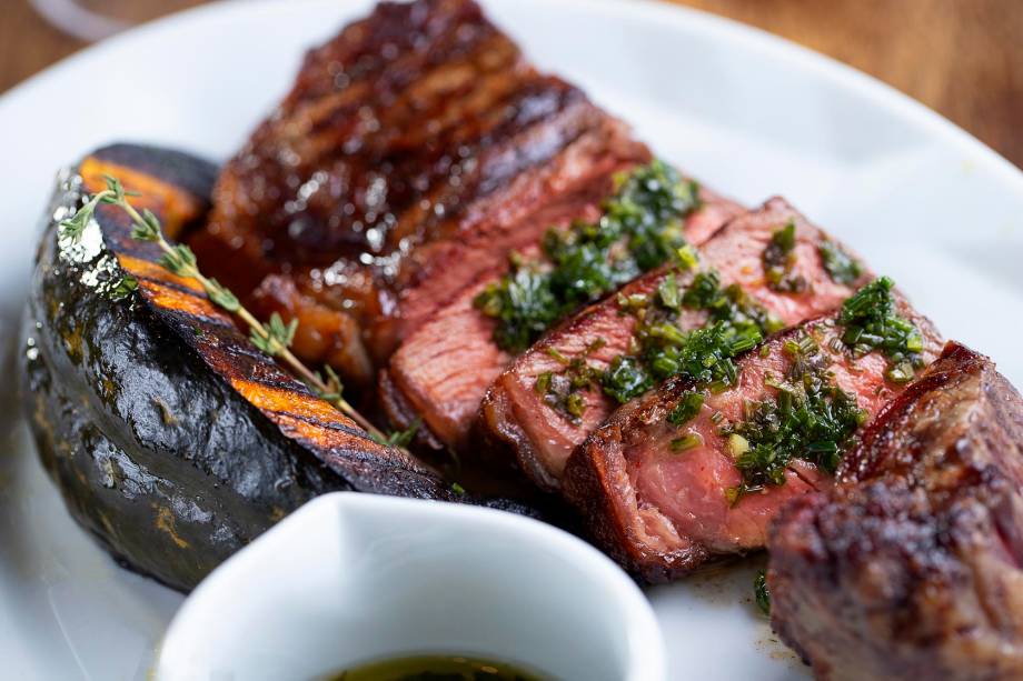 Bife de chorizo: acompanha abóbora na brasa