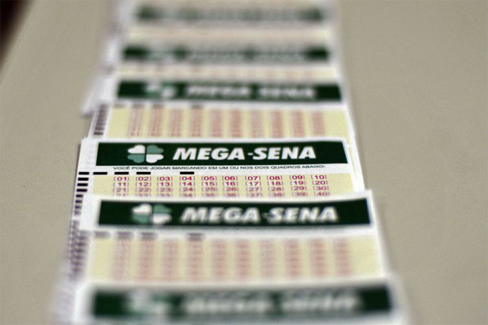 Imagem mostra cartelas da Mega-Sena enfileiradas