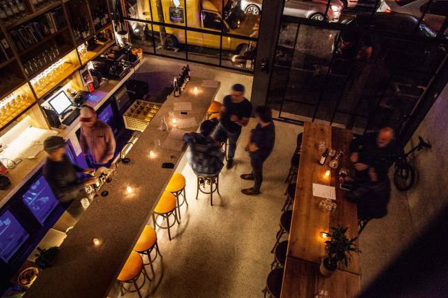 Elevado Bar, no centro, serve vinhos sem ostentação; leia a crítica