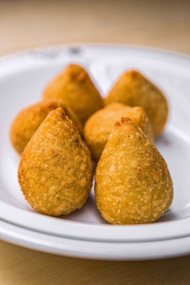 Coxinha de frango com catupiry _ Frangó