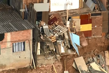 Após deslizamento na Zona Leste prefeitura interdita trinta imóveis