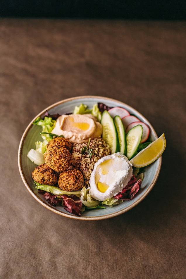 Saladinha no bowl: pegada turca