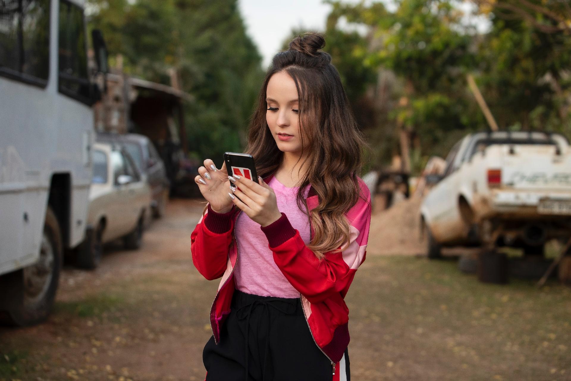 Modo Avião Filme Da Netflix Com Larissa Manoela é Primário E Superficial Veja SÃo Paulo