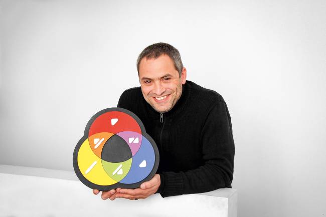 Designer transforma bullying que fez no passado em empresa "do bem"