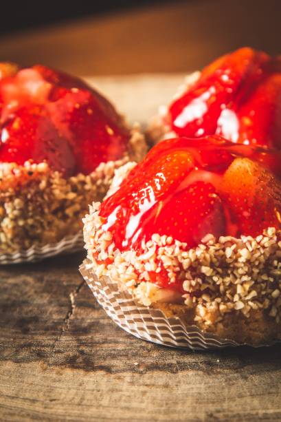 Tortinha de morango: entre os doces da vitrine