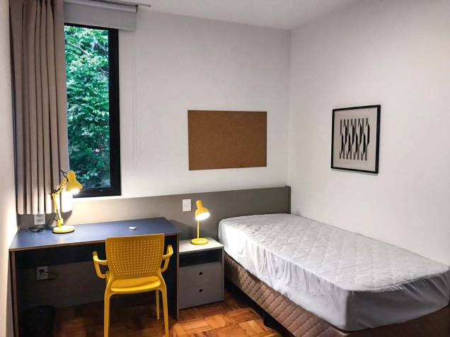Quarto individual da Amora Residências: opção no Alto de Pinheiros Quarto individual da Amora Residências: opção no Alto de Pinheiros