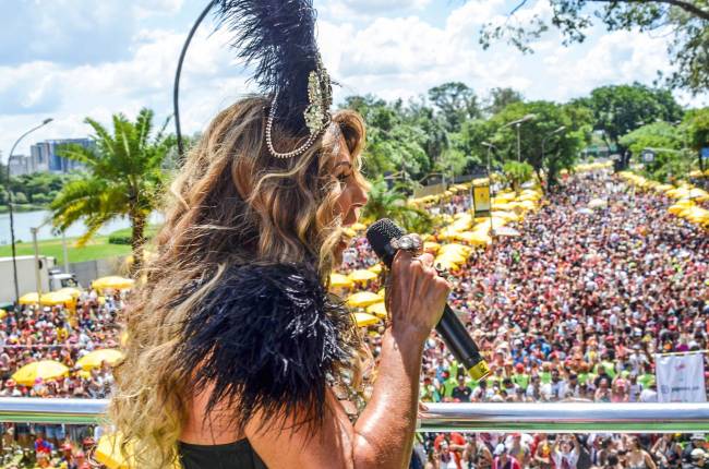 elba ramalho carnaval Elba Ramalho se apresentou no bloco Frevo Mulher, na Vila Mariana, Zona Sul