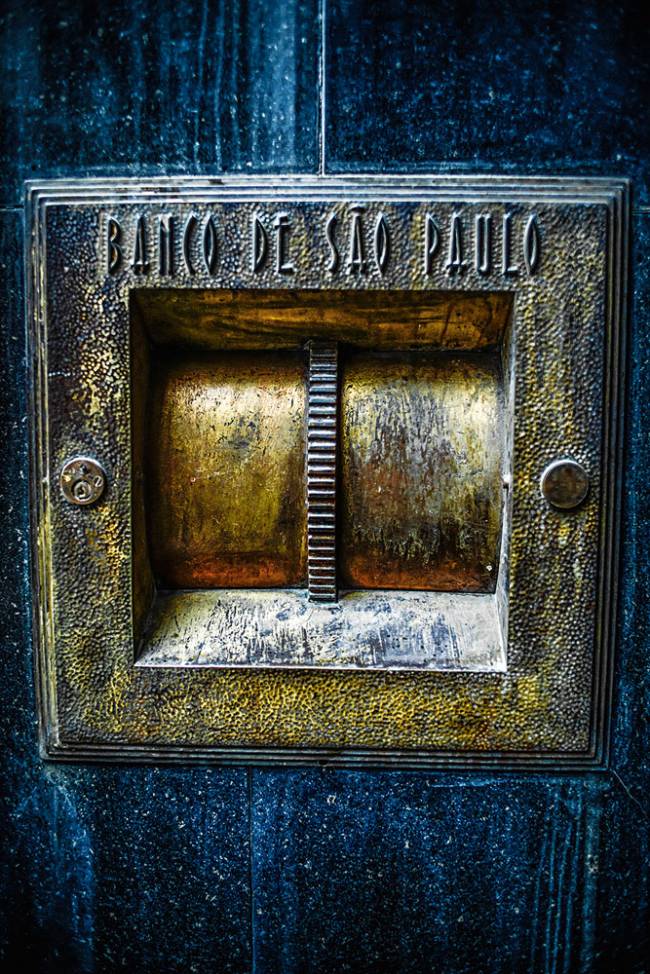 Como funcionavam as antigas caixas de depósito noturno do centro