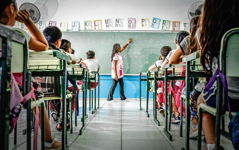 Imagem mostra sala de aula da Escola Estadual Eduardo Prado, no Brás