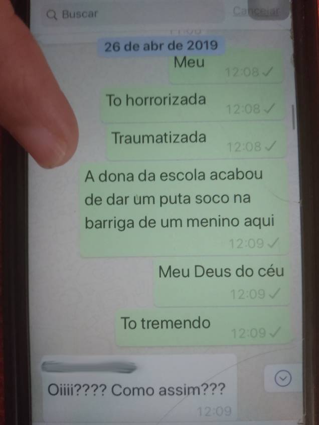 Prints de WhatsApp mostram suposta conversa entre ex-professora e família após menino de 5 anos ter, segundo ela, levado soco na barriga