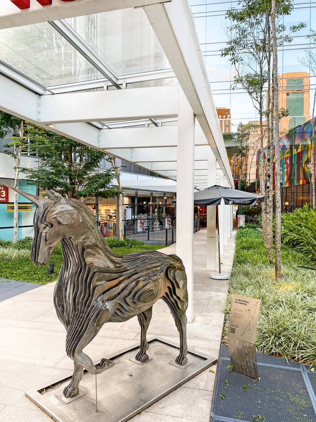 Passagem entre Consolação e Angélica estimula pedestres a caminhar