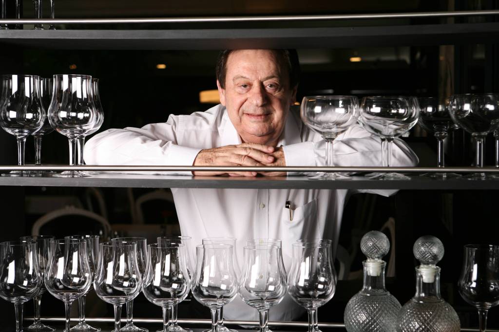 Vincenzo Ondei, dono do restaurante Le Coqy Hardy. Vincenzo Ondei, dono do restaurante Le Coqy Hardy.