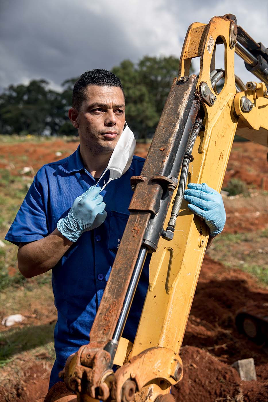 montagem-site-7 Na Vila Formosa, sepultadores fazem um enterro a cada 24 minutos