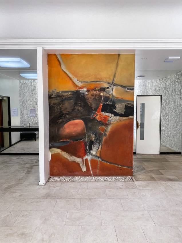 Painel de Danilo Di Prete no saguão do Queen Mary: artistas nos empreendimentos Painel de Danilo Di Prete no saguão do Queen Mary: artistas nos empreendimentos