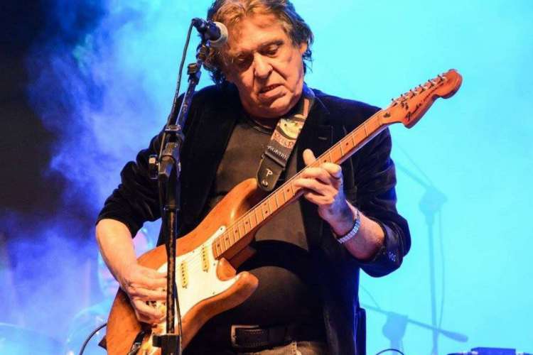 Morre Renato Barros, vocalista da banda Renato e Seus Blue Caps
