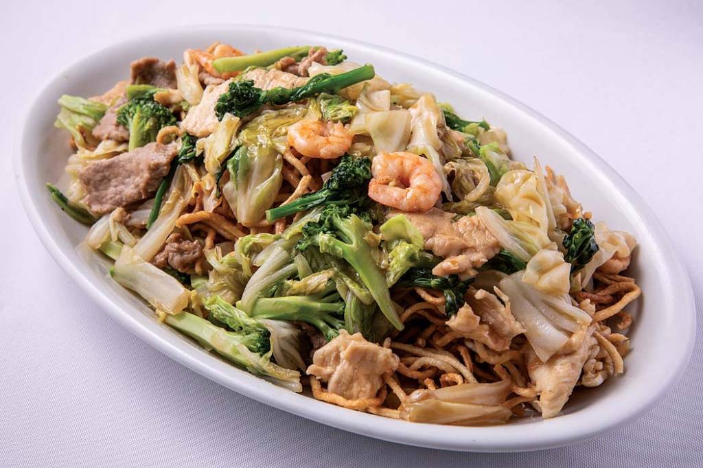 Ton Hoi entrega boa comida chinesa pelo sistema de drive-thru