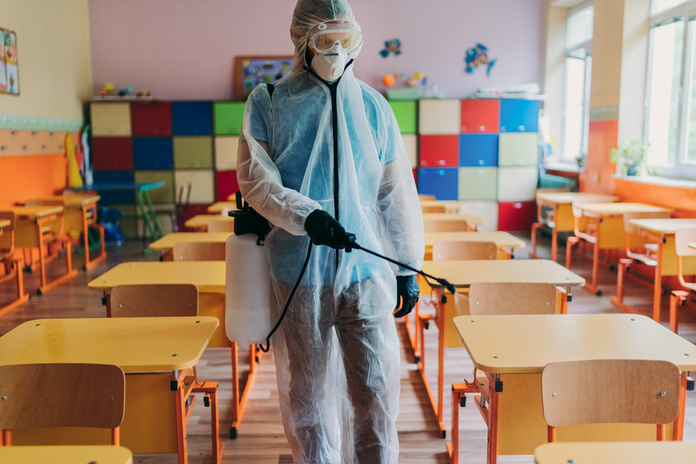 Desinfecção em escola na Europa: novo normal