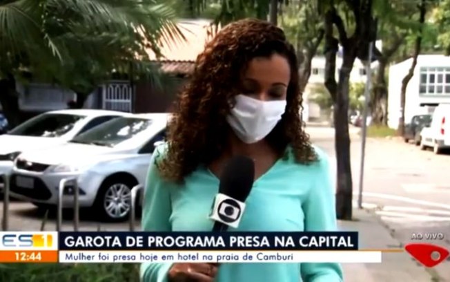 Repórter tem crise de riso ao vivo ao noticiar prisão de mulher pelada