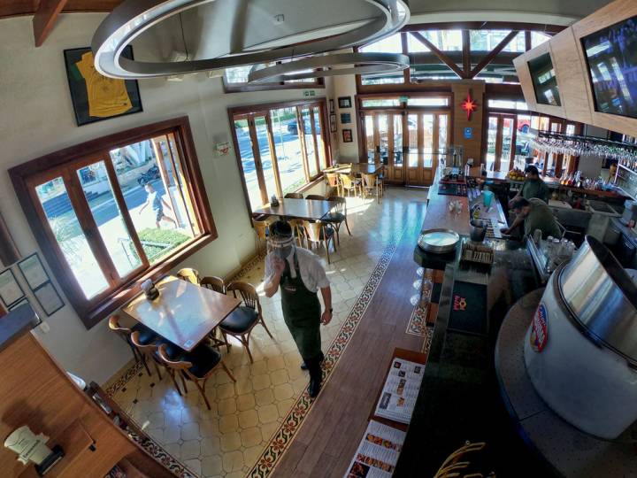 Retomada bilionária de bares e restaurantes amplia contratações