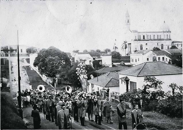 Procissão da Festa da Padroeira: Rua Coronel Tristão, em 1945