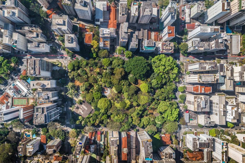Imagem aérea mostra imagem do Parque Buenos Aires, com muito verde e edifícios residenciais no entorno