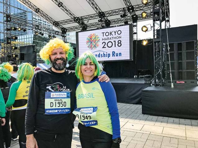 Correndo juntos: Maratona de Chicago, em 2016, e Maratona de Tóquio, em 2018, quando Sara completou a prova