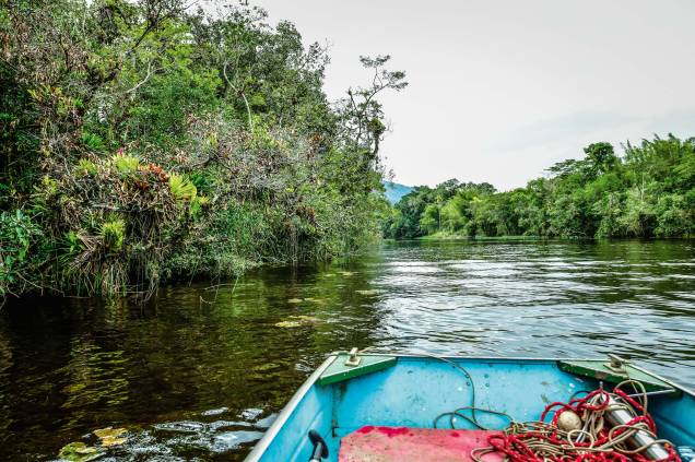 Barcos nos rios de Itanhaém: passeio por 500 reais