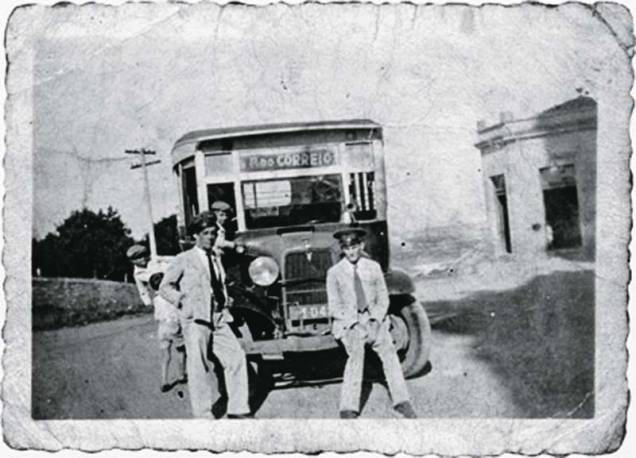 Linha de ônibus: do Largo da Matriz até a Praça do Correio, na década de 30
