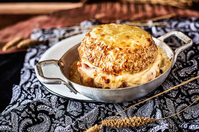 Croque monsieur: sanduíche é servido em panelinha