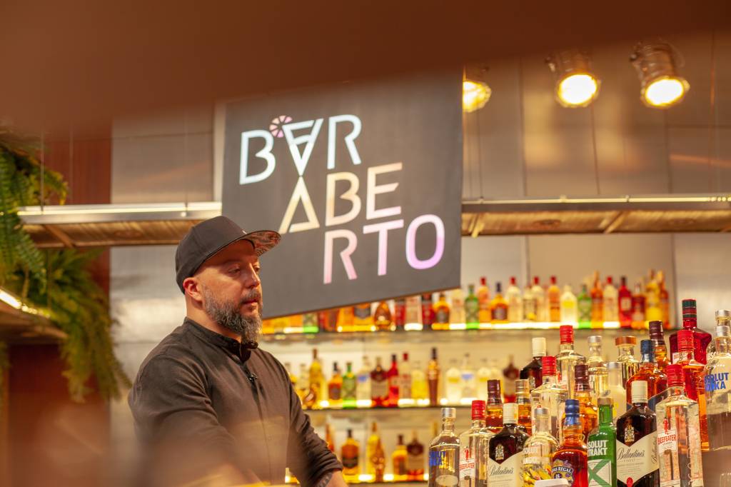 Oportunidade rara: Márcio Silva assume balcão de bar nesta segunda (13)