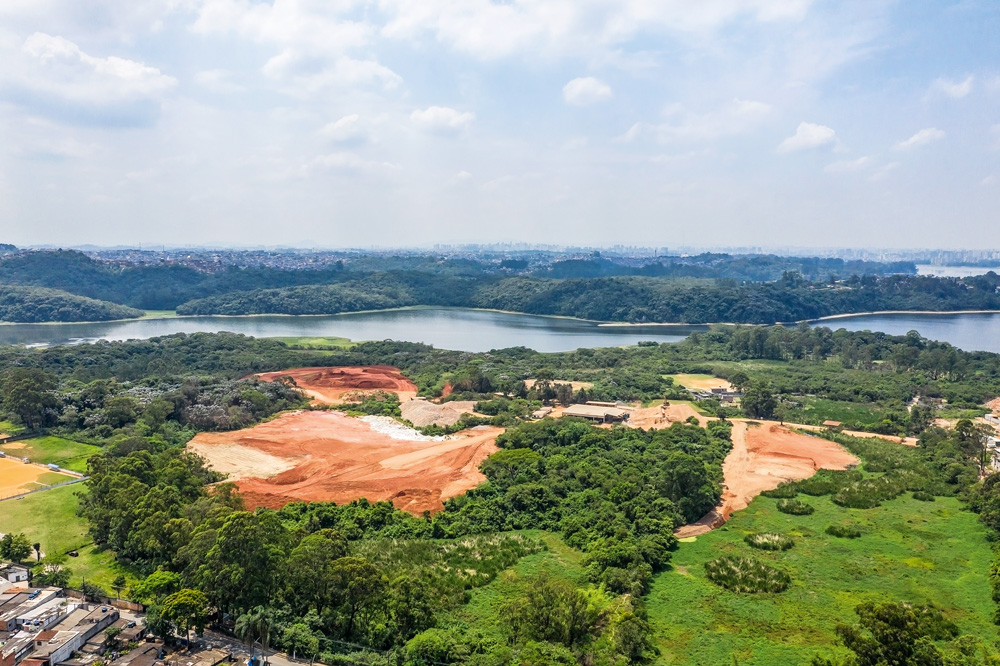 VEJA-SP-montagem-vertical Desmatamento ilegal em Parelheiros dá lugar a loteamentos clandestinos