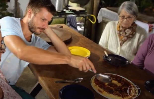 Rodrigo Hilbert erra receita e fãs o defendem: “Foi o pudim que errou”