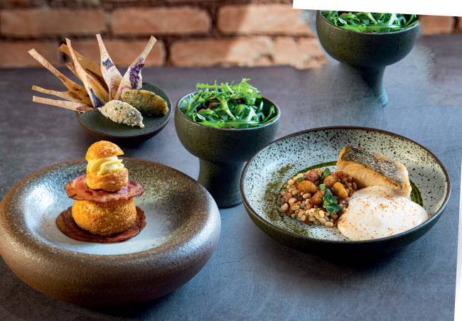 Comer & Beber 2020/2021 – Bares – Cozinha – Clos Wine Bar Comer & Beber 2020/2021 - Bares - Cozinha - Clos Wine Bar