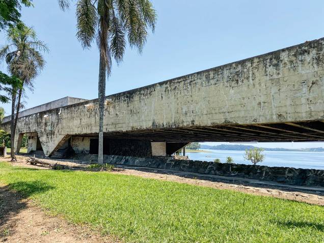 Tombada em 2002, a antiga garagem de barcos está sem uso há trinta anos