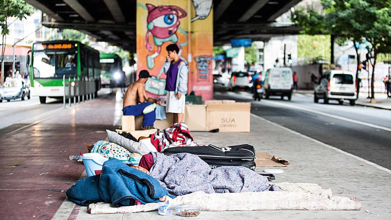 Moradores de rua no Centro: pandemia agravou o problema