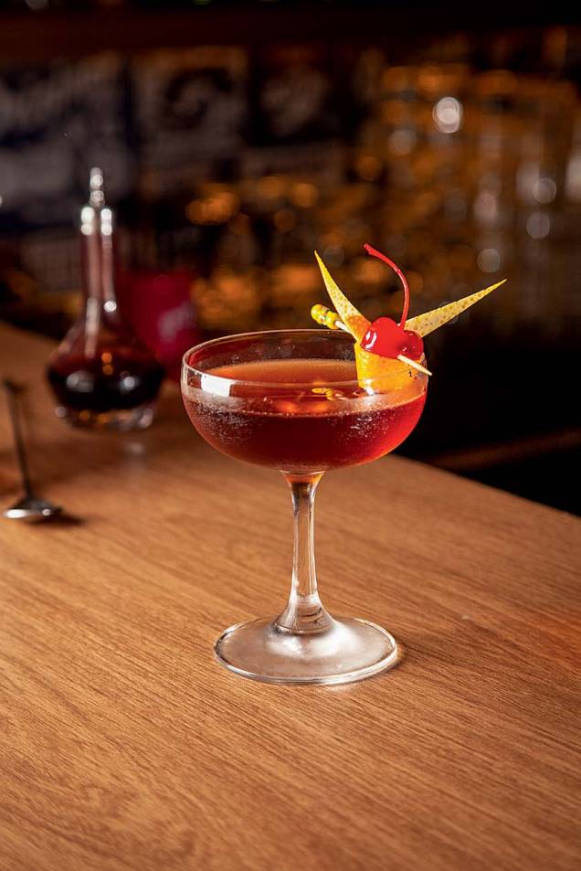 Cherry rum: rum, vermute e calda de cereja
