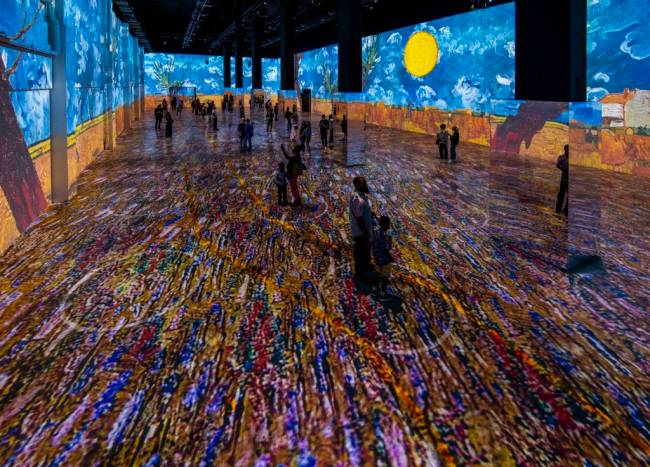 Immersive Van Gogh Exhibit Chicago