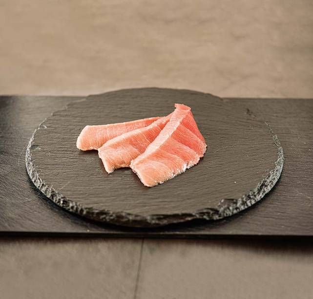 Sashimi de toro: atum gordo fatiado