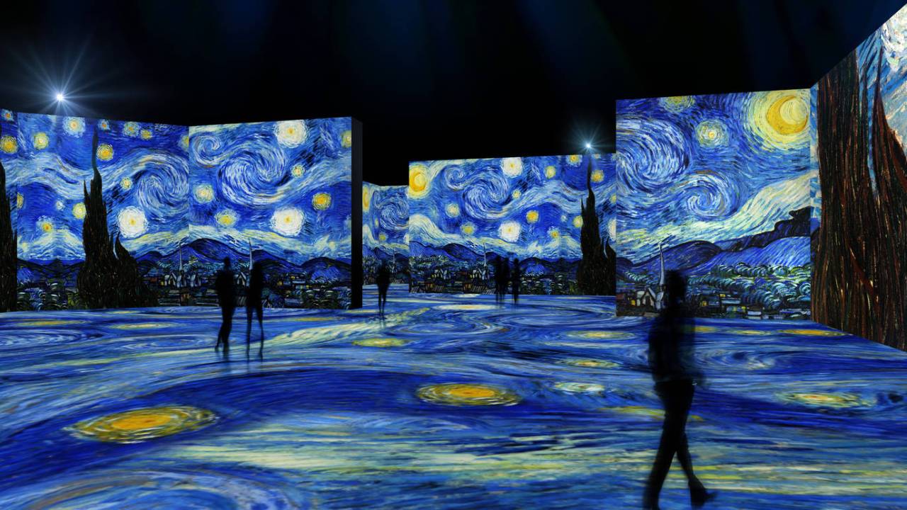 Um dos ambientes da exposição sobre Van Gogh: projeções por todos os lados